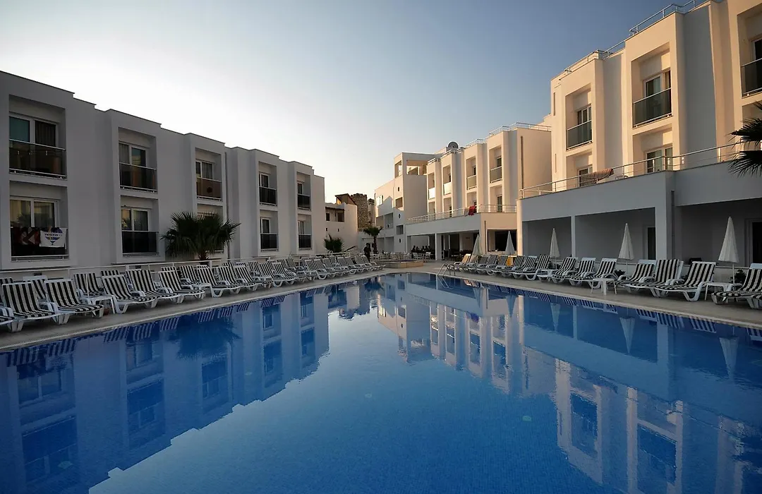 Club Shark Hotel-1